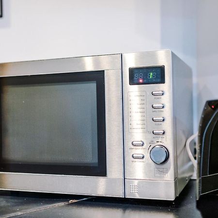2 Bed Apartment With Balcony Private Parking Near Etihad Stadium, Coop Live 맨체스터 외부 사진