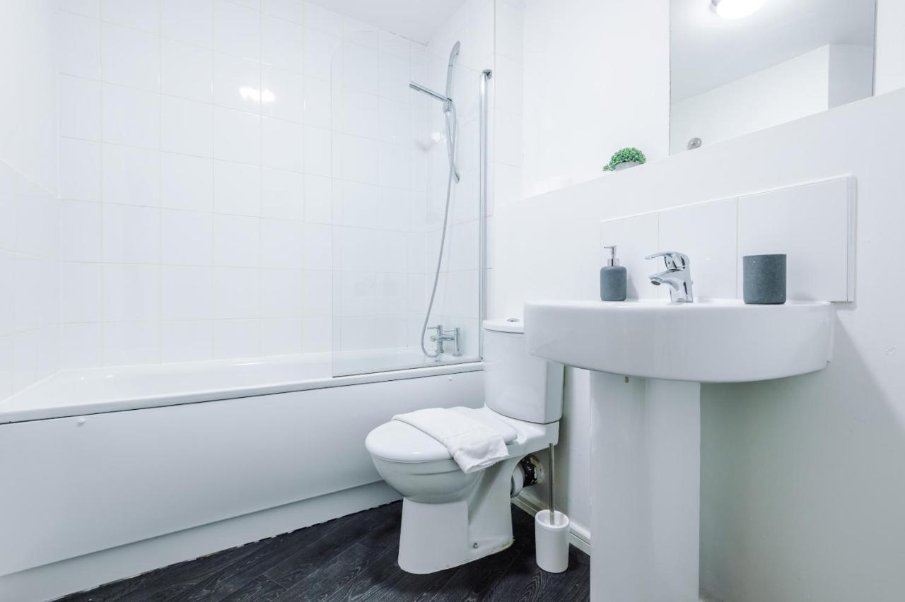 2 Bed Apartment With Balcony Private Parking Near Etihad Stadium, Coop Live 맨체스터 외부 사진